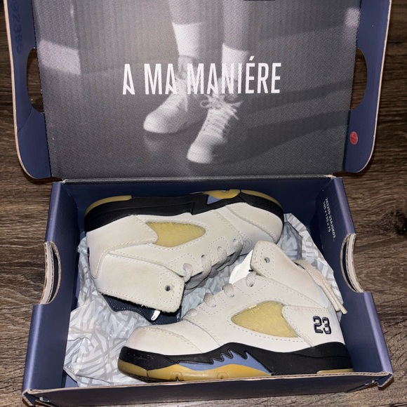 Jordan 5 A Ma Maniere Kids White and Black Sneakers - Picture 2 of 4